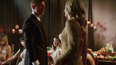 Lucky stallion enjoys a reverse gangbang with a couple of smoking hot ladies
