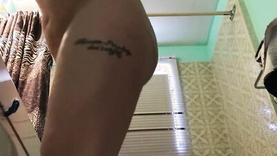 My Sister in Law Shows me her Pussy on Hidden Cam. GREAT MILF ASS