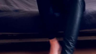 Under-Feet_Erica