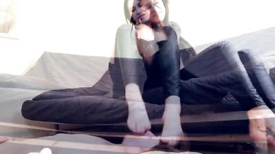 Under-Feet_Erica