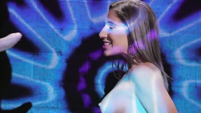 Hypnotic sex video featuring a tight-bodied babe Abella Danger