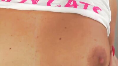 Amateur blonde sucks a fat cock and gets a messy facial