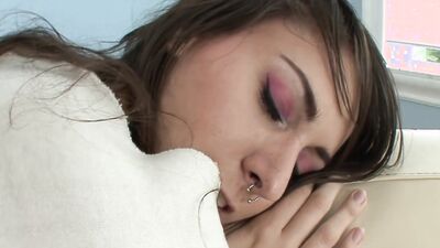 Luna Kitsuen is taking a load of cum in her asshole
