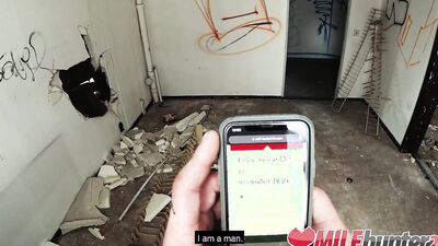 Guy uses MILF hunter app to find an attractive MILF