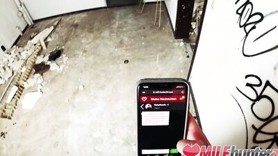 Guy uses MILF hunter app to find an attractive MILF