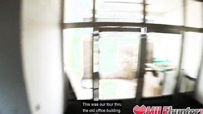 Guy uses MILF hunter app to find an attractive MILF