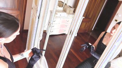 Elegant mistress gets her feet worshipped by this chubby guy