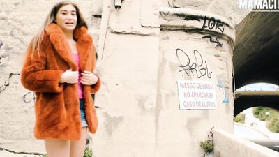 Sarah Sultry receives a stiff dick in a public place