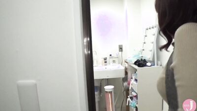 Mao Hamasaki is jerking off her tight muff with dildo