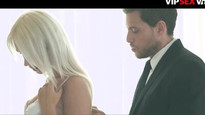 Two blondes are filming their sexual intercourse with horny stud