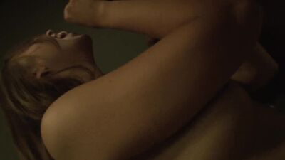 Gorgeous Kaylee Hunter is handling this big black shaft professionally