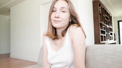 Claire Roos is giving her boyfriend some nice juicy bj