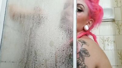 Tattooed pinky haired chick drills her puss inside the shower