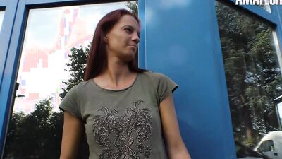 Amateur chick gets her cherry nailed with BBC on the couch