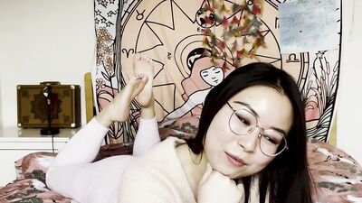 Nerdy Asian doll rubs her twat in front of the camera