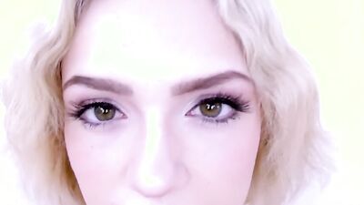 Gorgeous blonde is wrapping her mouth and juicy puss around cock