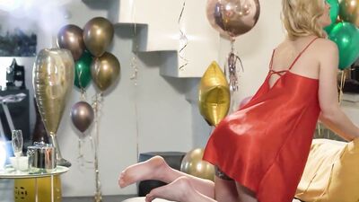 Gorgeous Lulu Love gets her juicy twat drilled with a hard piston