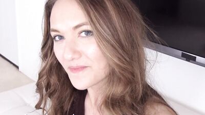 Samantha Hayes & Daisy Summers are playing with hard schlongs