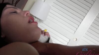 Sadie Blake wraps her cunt around dick in this homemade POV