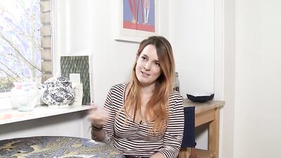 Cute amateur babe rubs her cunt in front of the camera