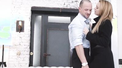 Andrew Marshall & Emily Thorne are screwing in the bedroom