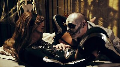 Destiny Cruz and her masked partner are shagging in this raw footage