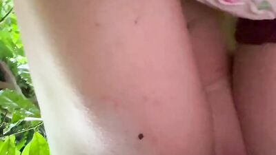 Risky tourist cumshot