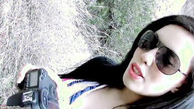 Polynesian babe in an intensive trio with double penetration