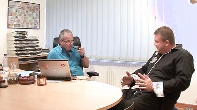 pralle Titten fuer zwei Angestellte