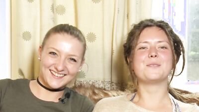 Ersties: Sofie wird zum ersten Mal von einer Frau geleckt