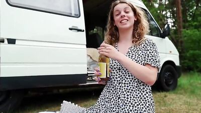 Ersties - Lilith und Naomi haben intensiven Sex in ihrem Campingbus
