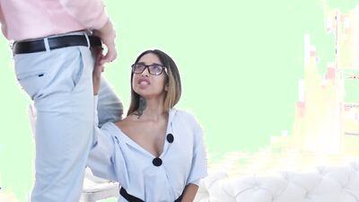 Eating Roxy Lips Shaved Teen Pussy Before Giving Her a Sweet Anal
