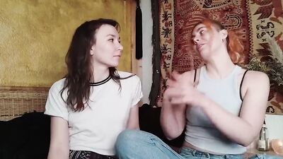Ersties - Zora und Innana squirting während Lesbensex