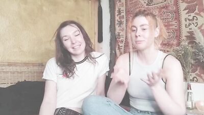 Ersties - Zora und Innana squirting während Lesbensex