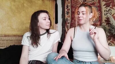 Ersties - Zora und Innana squirting während Lesbensex