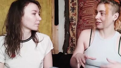 Ersties - Zora und Innana squirting während Lesbensex