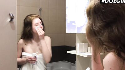 Beautiful Skinny Babe Sienna Kim Fingers Her Juicy Lil Pussy While Showering - DOEGIRLS