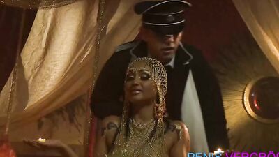 Indische Prinzessin Priya Rai hupft auf hartem Schwanz