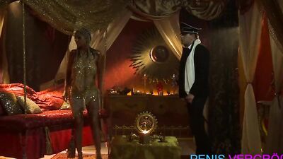 Indische Prinzessin Priya Rai hupft auf hartem Schwanz