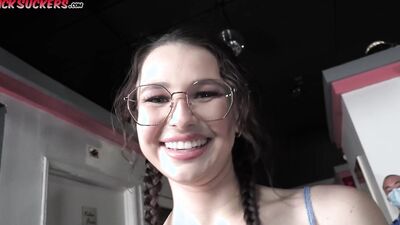 Liz Jordan blowbang Suck Off The Creeps!