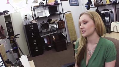 Big ass hottie fucked doggystyle for moolah by a broker