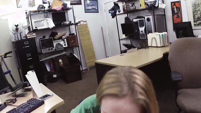 Big ass hottie fucked doggystyle for moolah by a broker
