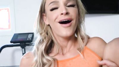Eating and fucking beautiful pussy at the gym