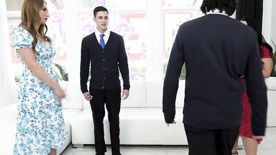 Stepmoms boost Parker and Elias' confidence