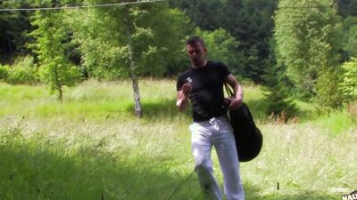 Meeting a sexy brunette in the forest makes the guy motivated for outdoor anal sex