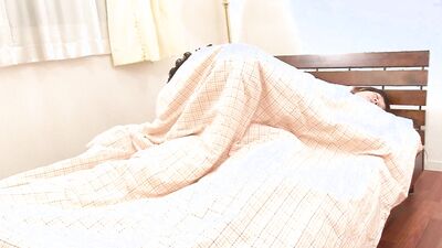 JAPANESE SEXY BABE MASTURBATES WITH A VIBRATOR BEFORE