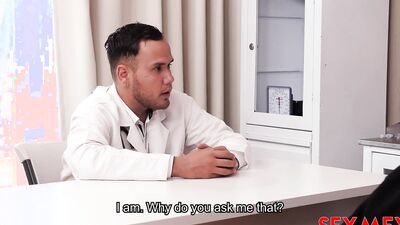 Kari Chachonda - Hotwife Visita Al Doctor