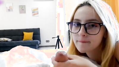 BEAUTIFUL GIRL TRIES a BIG COCK INSIDE a TIGHT PUSSY