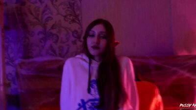 Sexy Elf Will Fulfill Your Wish for Halloween!