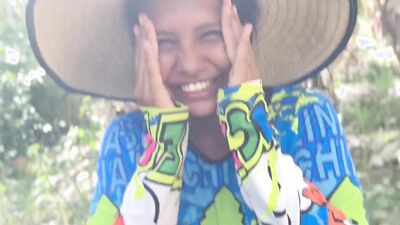 peasant girl sucking cock in exchange for a phone
